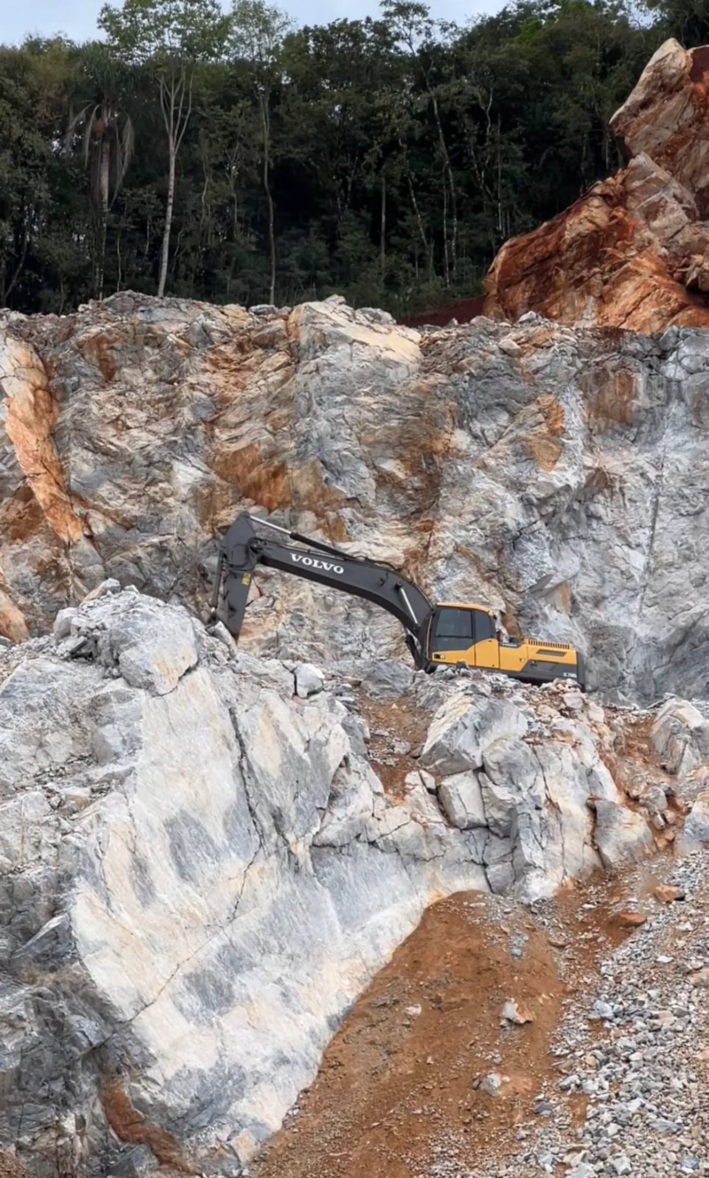 Planta de almacenamiento — acopio de mineral molido
